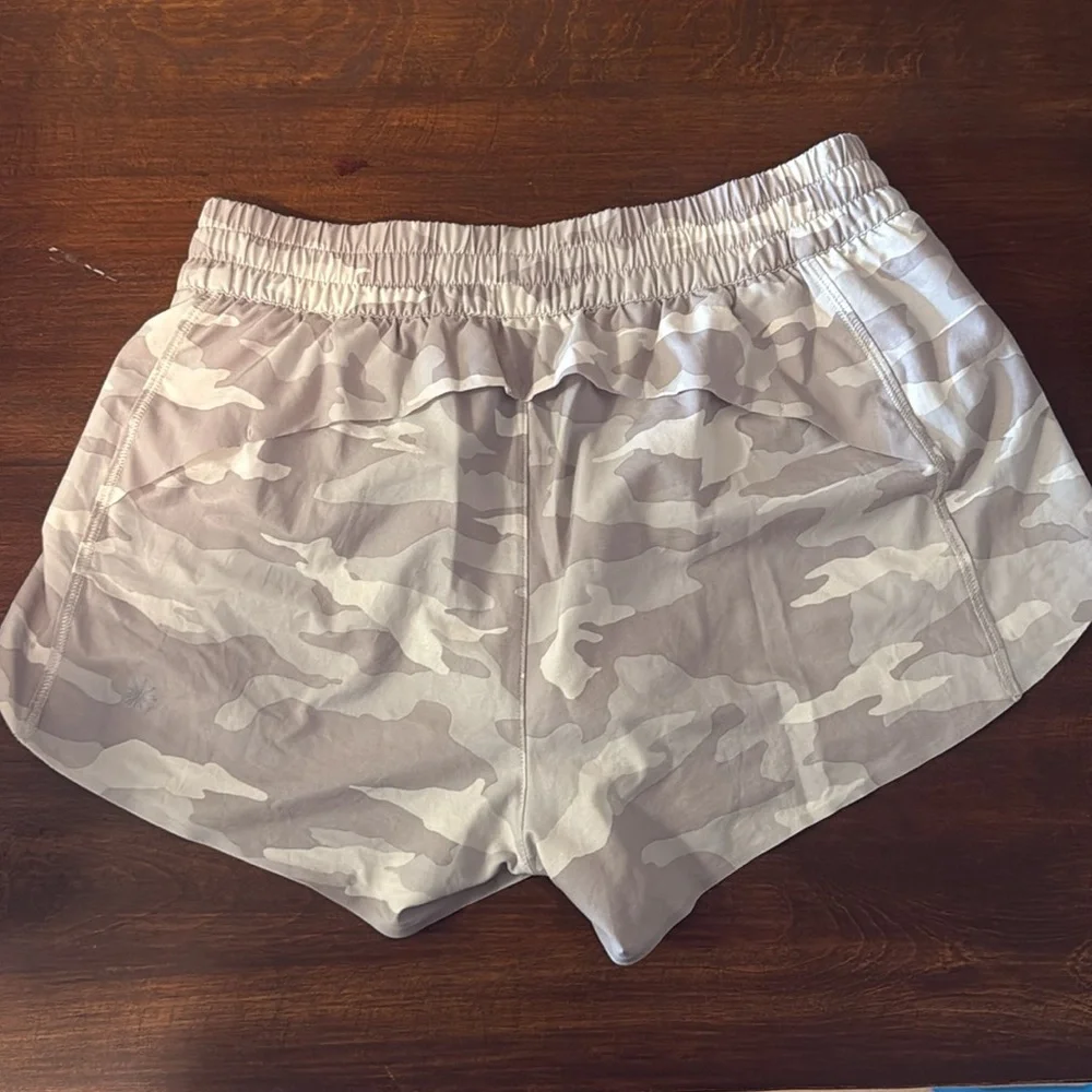 Athleta Hustle 3” Shorts Size XS - Picture 2 of 4